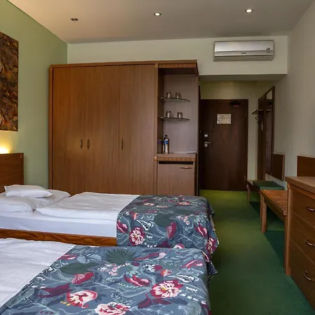 Max Hotel