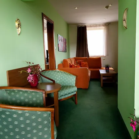 Max Hotel