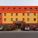 Max Hotel