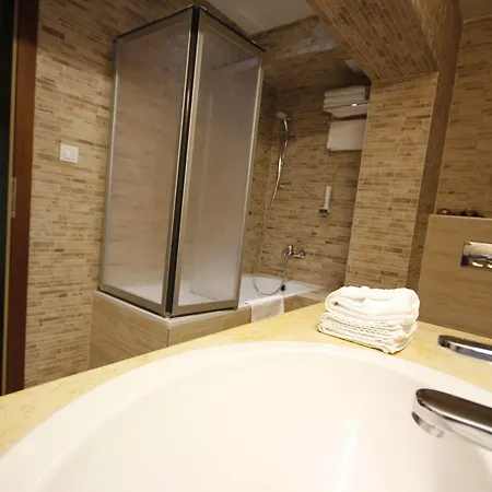 Max Hotel